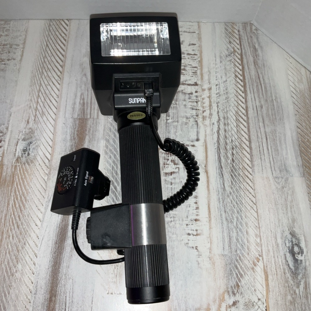 Sunpak AUTO 611 Thyristor Super Pro Handle Mount Film Camera Flash Untested